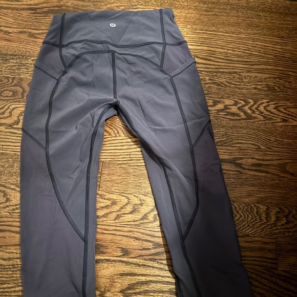 Lulu like new leggings - Picture 2 of 2